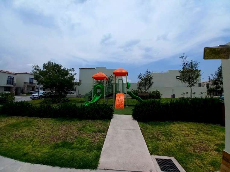 Casas en Venta en Capital Sur, Querétaro - Con Recámara en Planta Baja miniatura 15