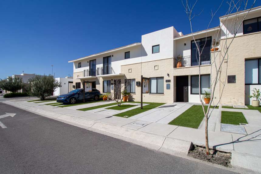 Casa en Venta en Amuralle Residencial, Ziré, Querétaro - Con Recámara en Planta Baja miniatura 2