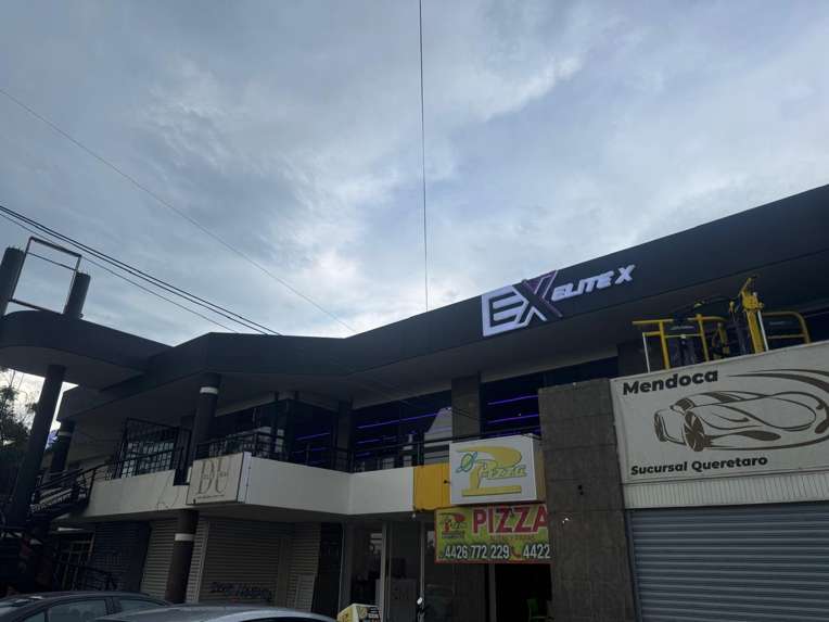 Locales en Venta en Plaza Los Encinos, Av. Sombrerete, Querétaro – Ideales para Inversión miniatura 2