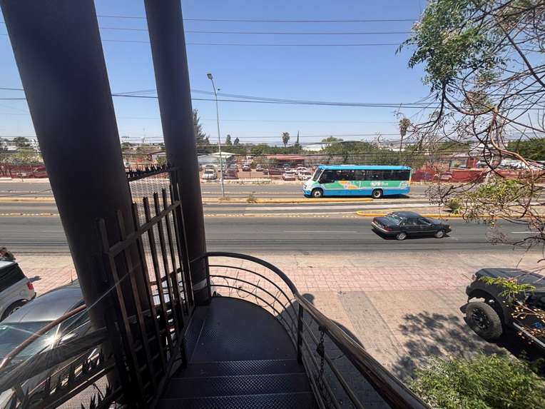 Locales en Venta en Plaza Los Encinos, Av. Sombrerete, Querétaro – Ideales para Inversión miniatura 7