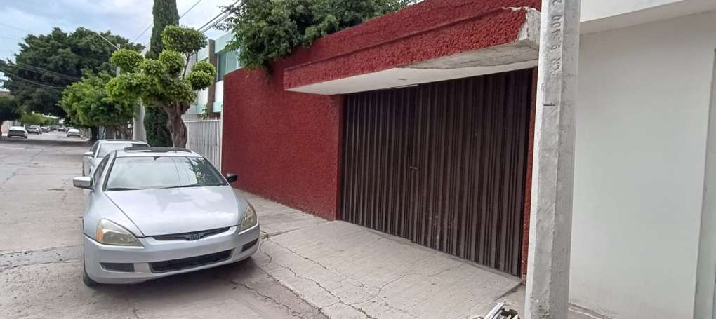 Terreno en Venta en Villas del Sur, Querétaro ¡Excelente Ubicación en Calle Abierta, Zona Centro! miniatura 7