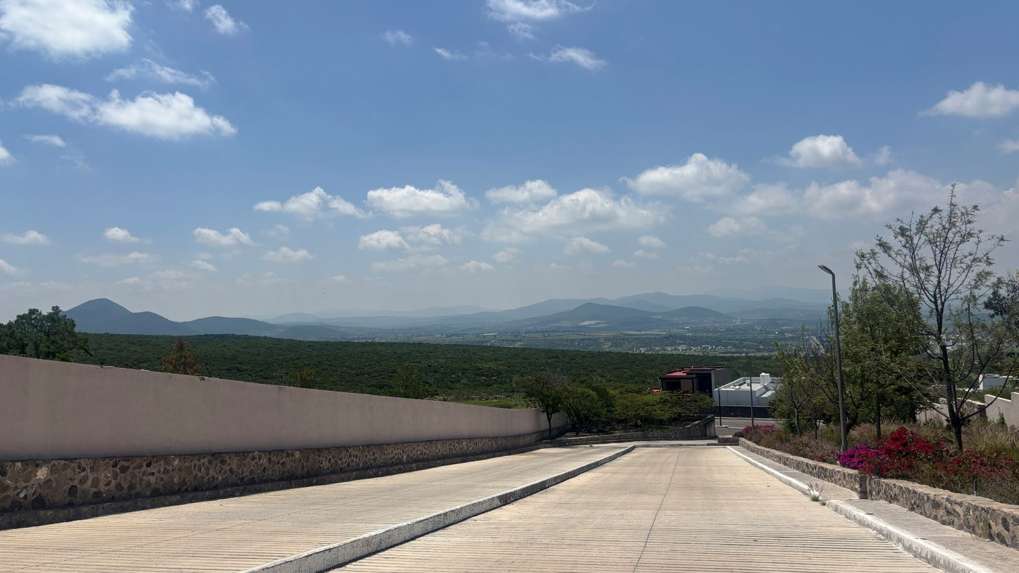 Terrenos en Venta en Vista Real, Sección Tolmo, Corregidora, Querétaro miniatura 3