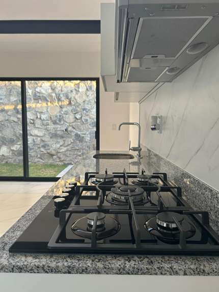 Casas en Venta en Capital Sur, Querétaro - Con Recámara en Planta Baja miniatura 4