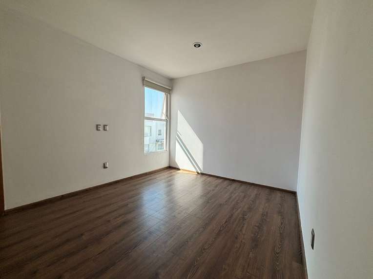 Casa en Venta en Claustros de las Misiones II, Centro Sur, Querétaro - Recámara en Planta Baja miniatura 14