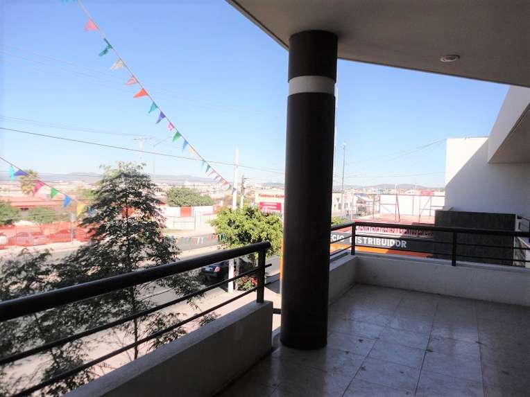Locales en Venta en Plaza Los Encinos, Av. Sombrerete, Querétaro – Ideales para Inversión miniatura 8