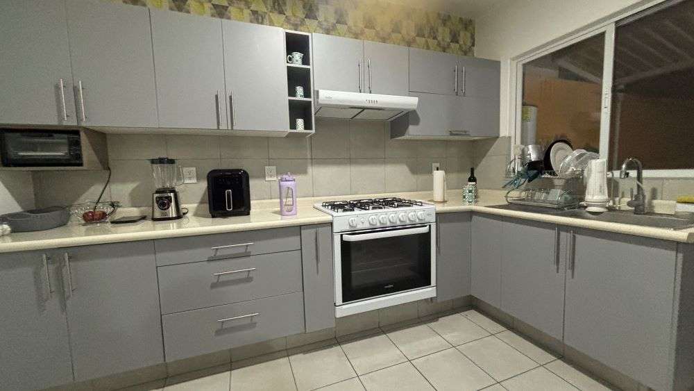 Casa en Venta de Un Piso con Bodega, en Esquina, Colonia Burócrata, Querétaro miniatura 3
