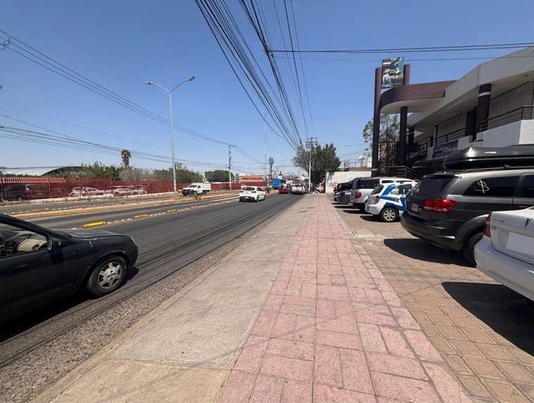 Locales en Venta en Plaza Los Encinos, Av. Sombrerete, Querétaro – Ideales para Inversión miniatura 12