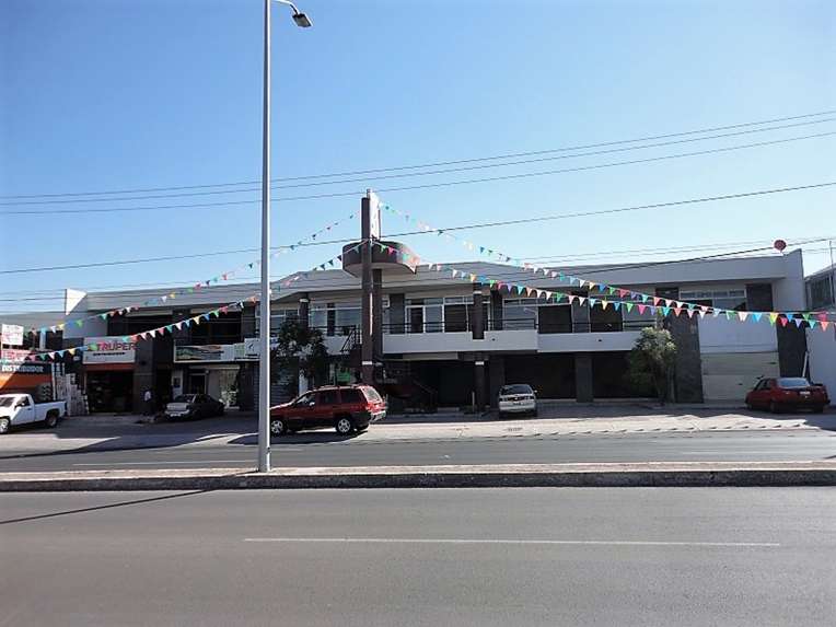 Locales en Venta en Plaza Los Encinos, Av. Sombrerete, Querétaro – Ideales para Inversión miniatura 3