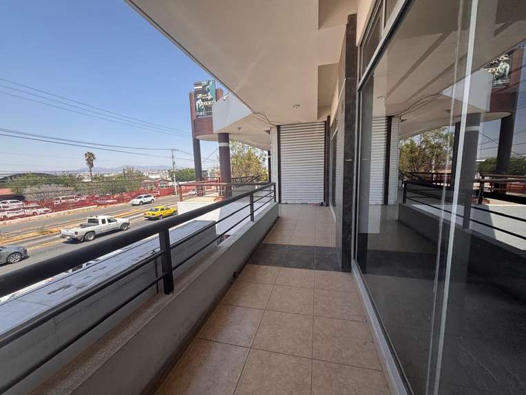 Locales en Venta en Plaza Los Encinos, Av. Sombrerete, Querétaro – Ideales para Inversión miniatura 9