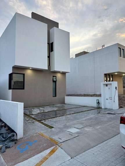Casas en Venta en Capital Sur, Querétaro - Con Recámara en Planta Baja miniatura 22