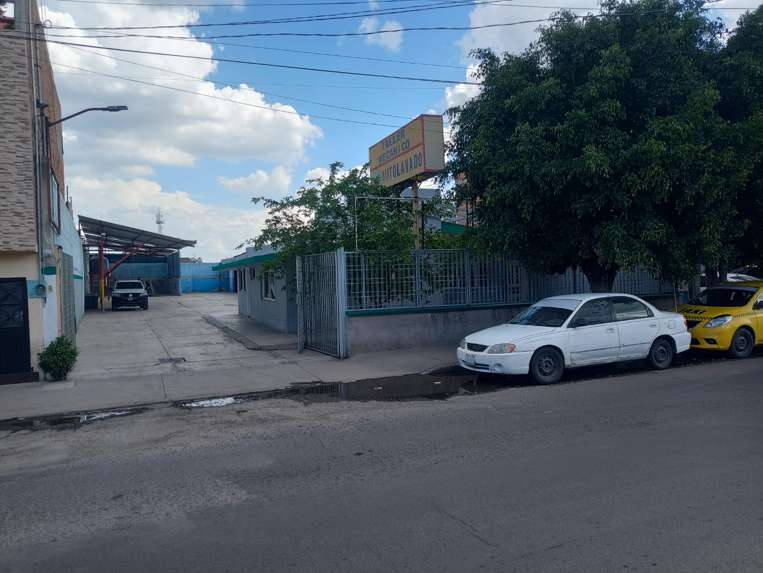 Local - Taller Automotriz en Renta en Av. San Diego, Carrillo Puerto, Querétaro miniatura 5