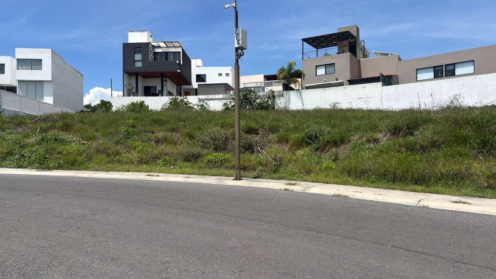 Terreno en Venta en Lomas de Juriquilla, Querétaro miniatura 2