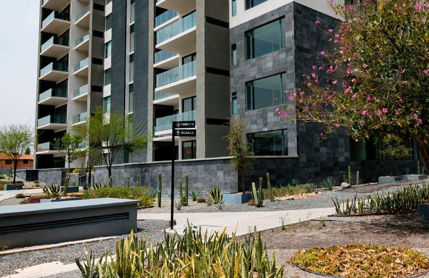 Departamento en Renta de 3 Recámaras en Latitud La Victoria - Ubicación Céntrica en Querétaro en Villas del Sol, Querétaro