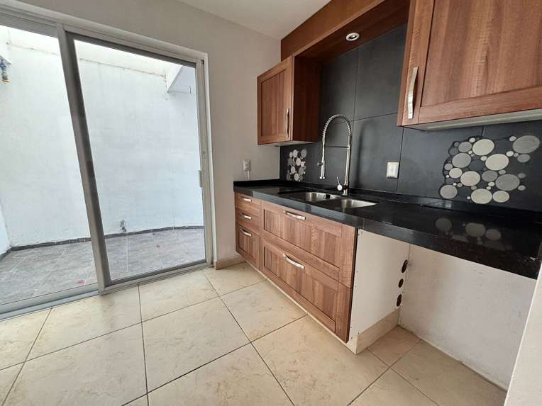 Casa en Venta en Claustros de las Misiones II, Centro Sur, Querétaro - Recámara en Planta Baja miniatura 5